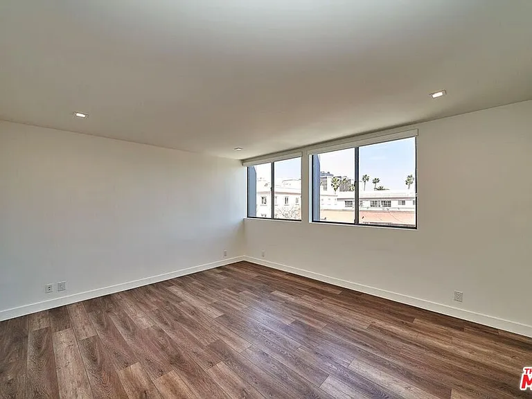 145 S Maple Dr #401 — Photo 25