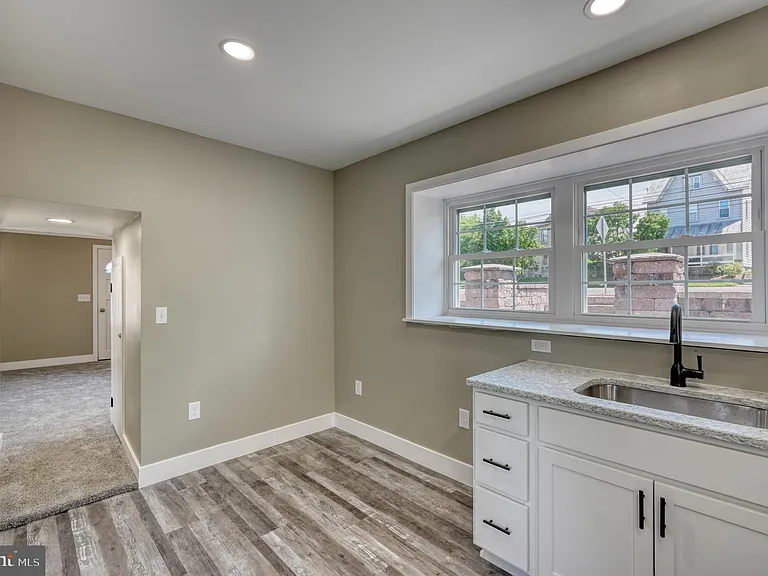 515 W Penn Ave — Photo 8