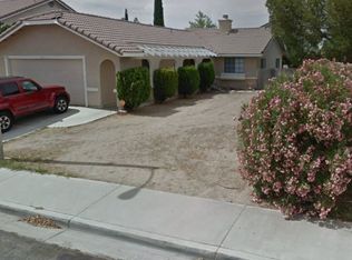 2415 Oakcrest Ave, Palmdale, CA 93550