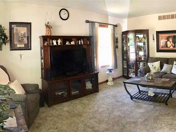 4th image of 2714 Bavarian Ln