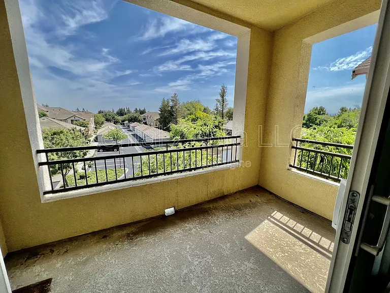 1360 Shady Ln — Photo 6