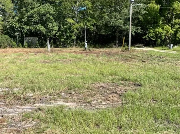 31 E Oscar Dr, Elizabethtown, NC 28337