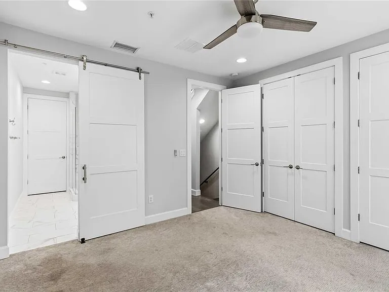 1332 W Gray St #5 — Photo 14