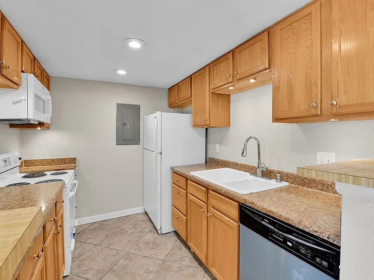 18034 E Ohio Ave #104-A — Photo 2