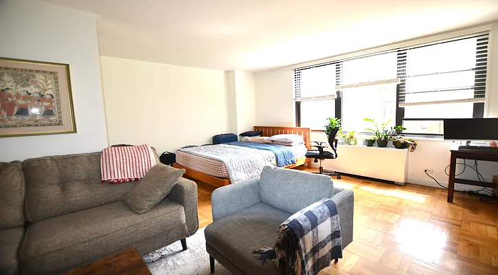 Rented by Manhattan Realty Group | media 17