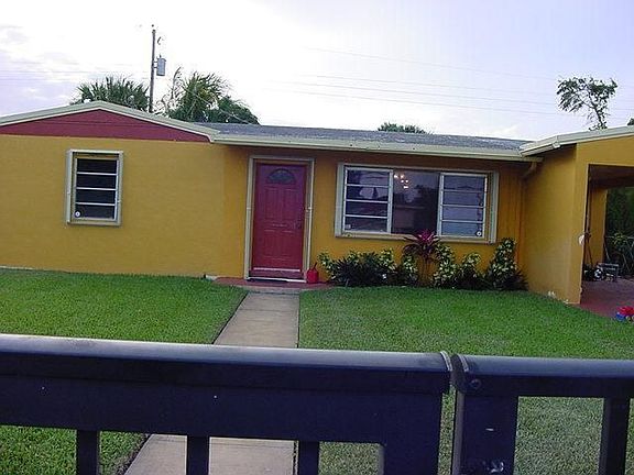 2nd image of 2309 Clubhouse Dr