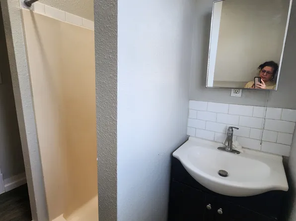 1027 W Mistletoe Ave, San Antonio, TX 78201