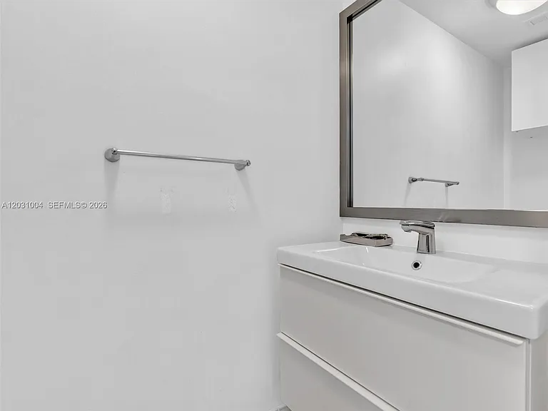 90 SW 3rd St #2013 — Photo 24