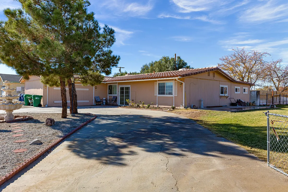 Building Photo - 21225 Neuralia Rd