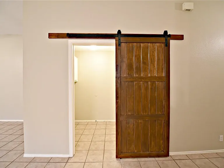 8402 Hillrock Dr — Photo 9