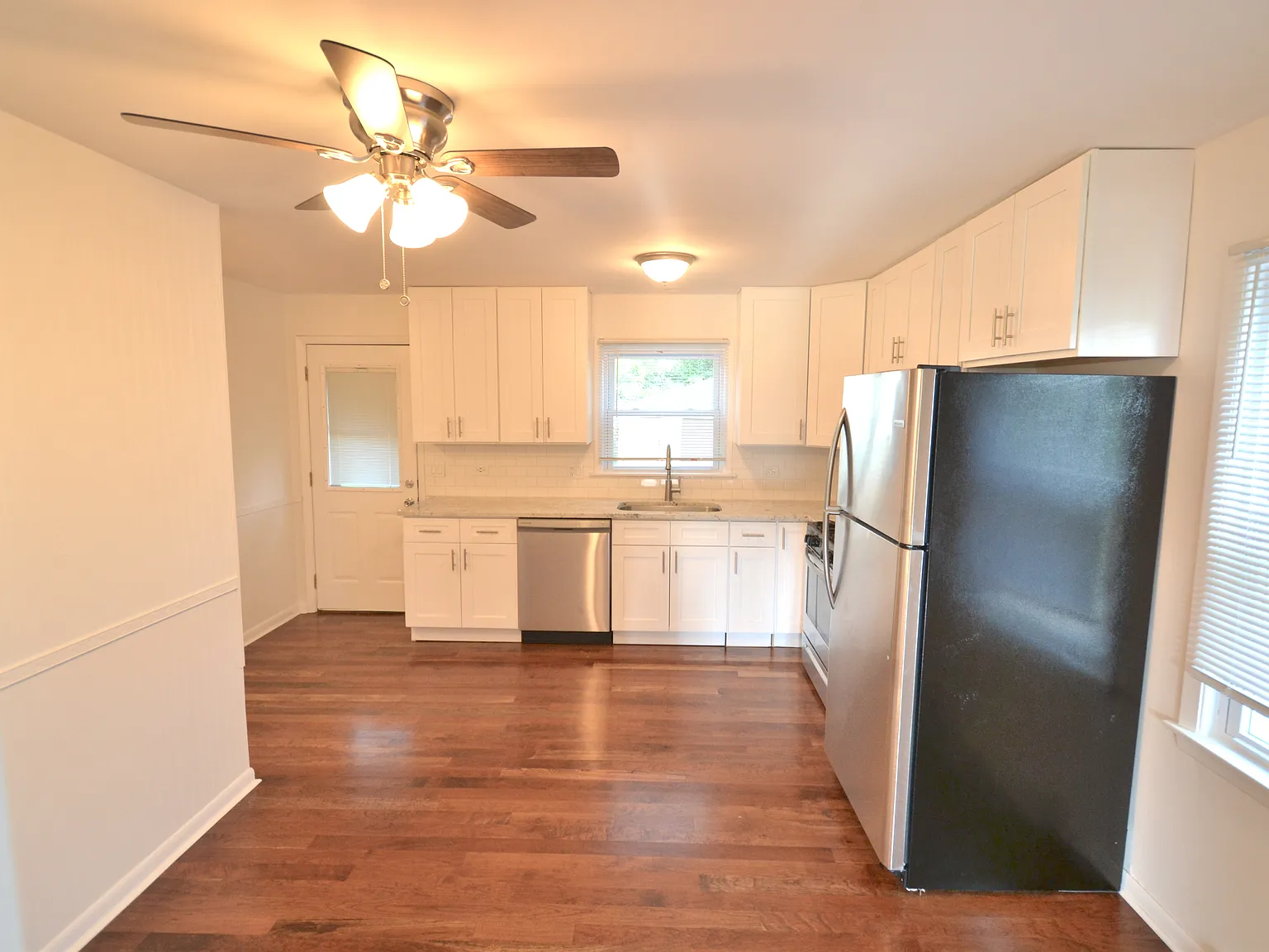 3 bed, 1.5 bath, 1250 sqft, $2,795 — Photo 2