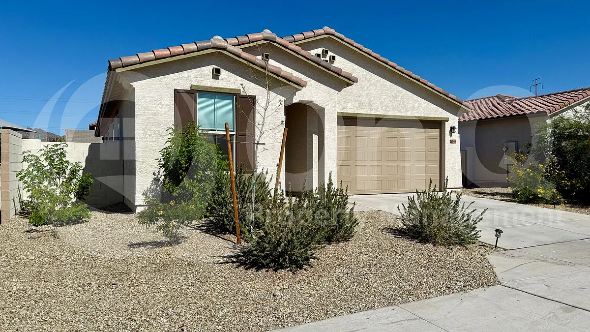 3 bed, 2.0 bath, 1680 sqft, $1,899 — Photo 2