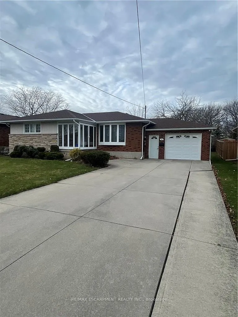 4 bed, $2,950 — Photo 1
