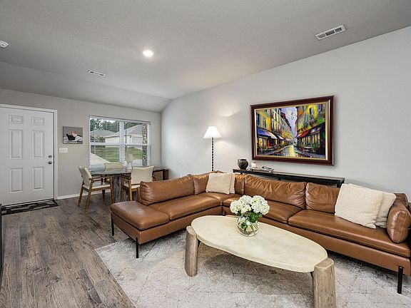 5th image of 2105 Dandelion Dr