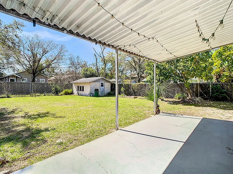 401 E Lambright St — Photo 37