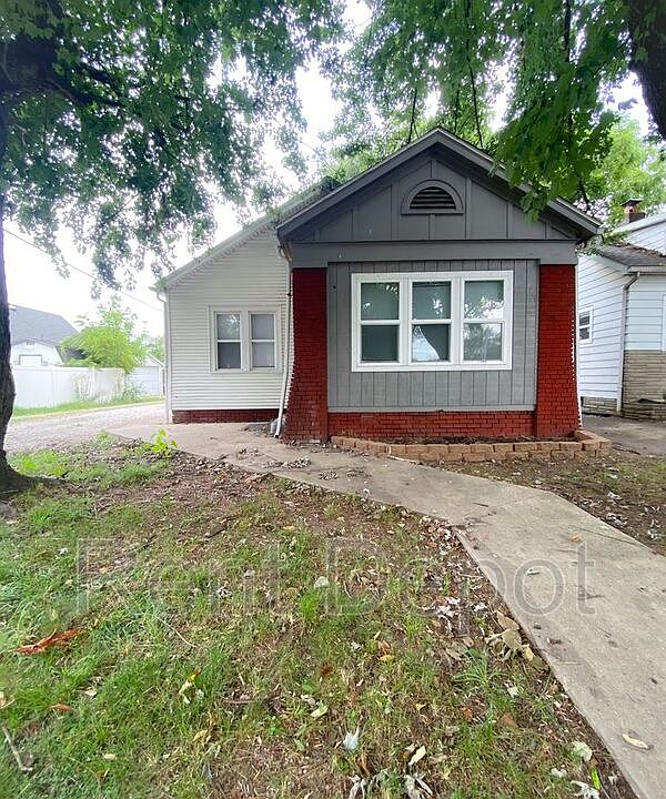 1st image of 1558 S Harlan Ave