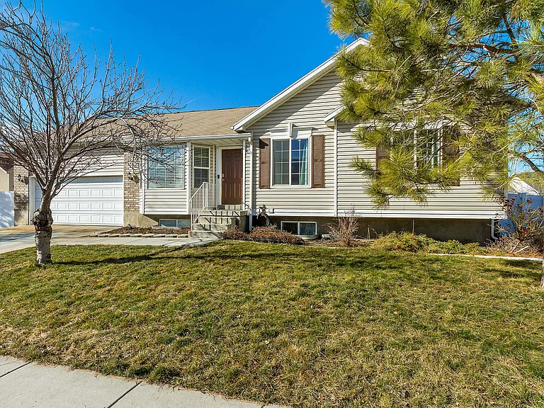 5943 Genoa Ln — Photo 3