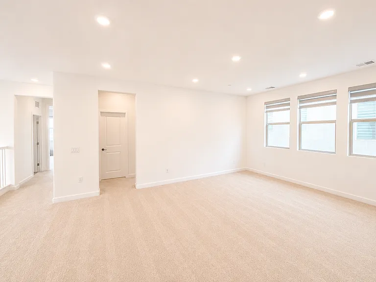 586 Gateway Ln — Photo 16