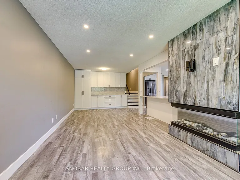 547 Conway Ct — Photo 3