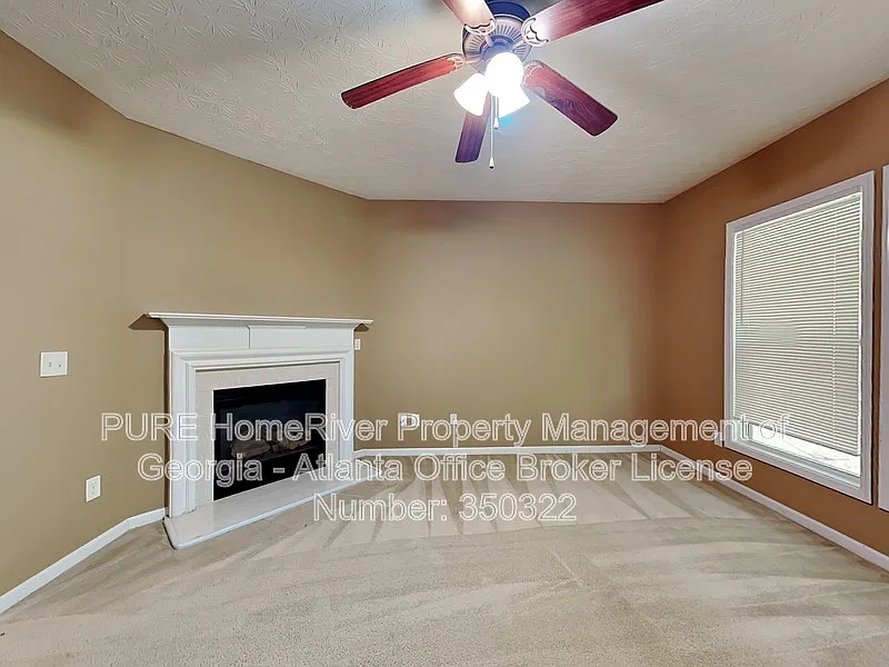 3 bed, 2.5 bath, 1923 sqft, $1,999 — Photo 3