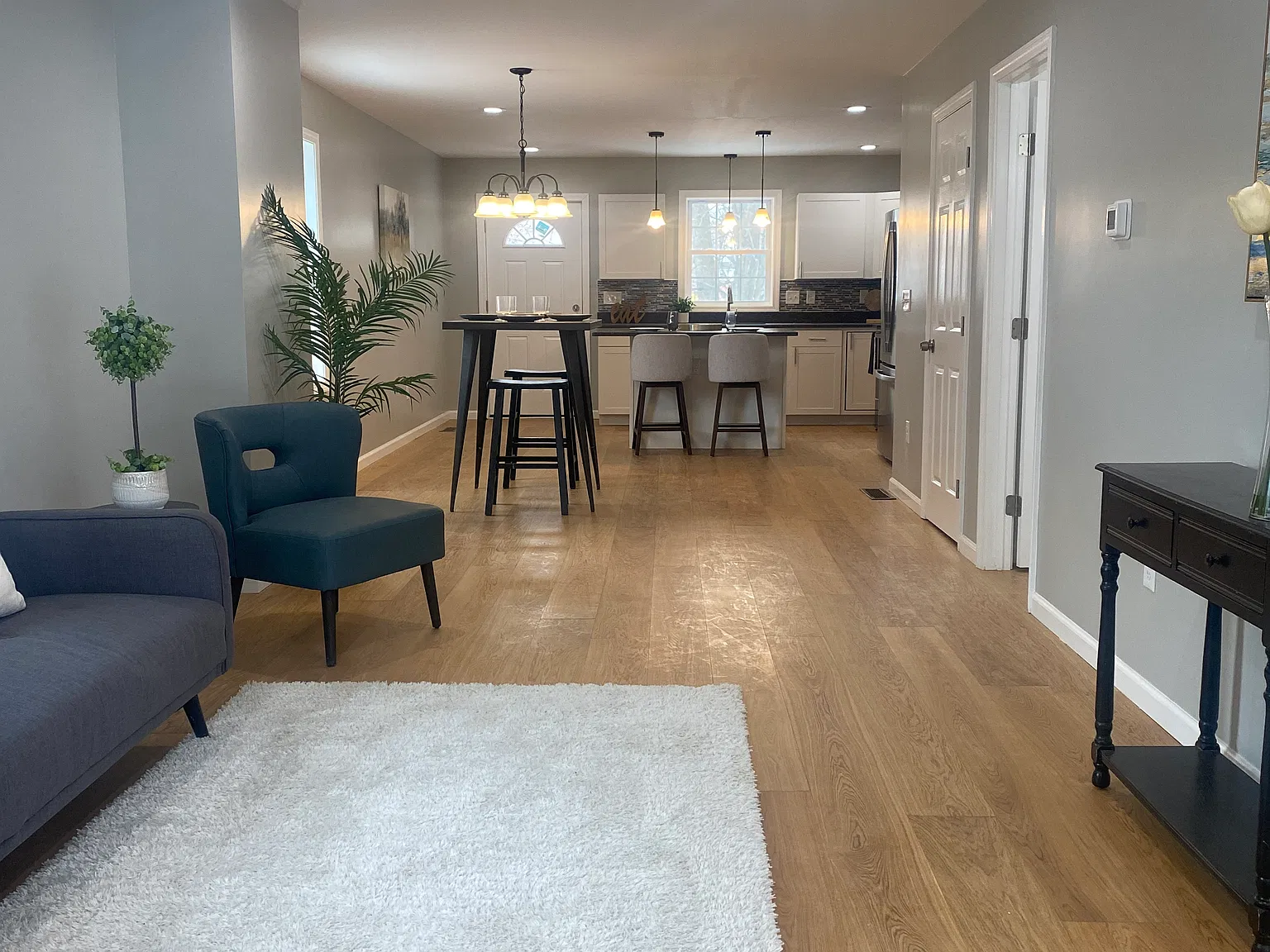 3 bed, 1300 sqft, $2,600 — Photo 4