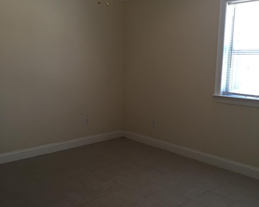 2nd image of 308 Live Oak St