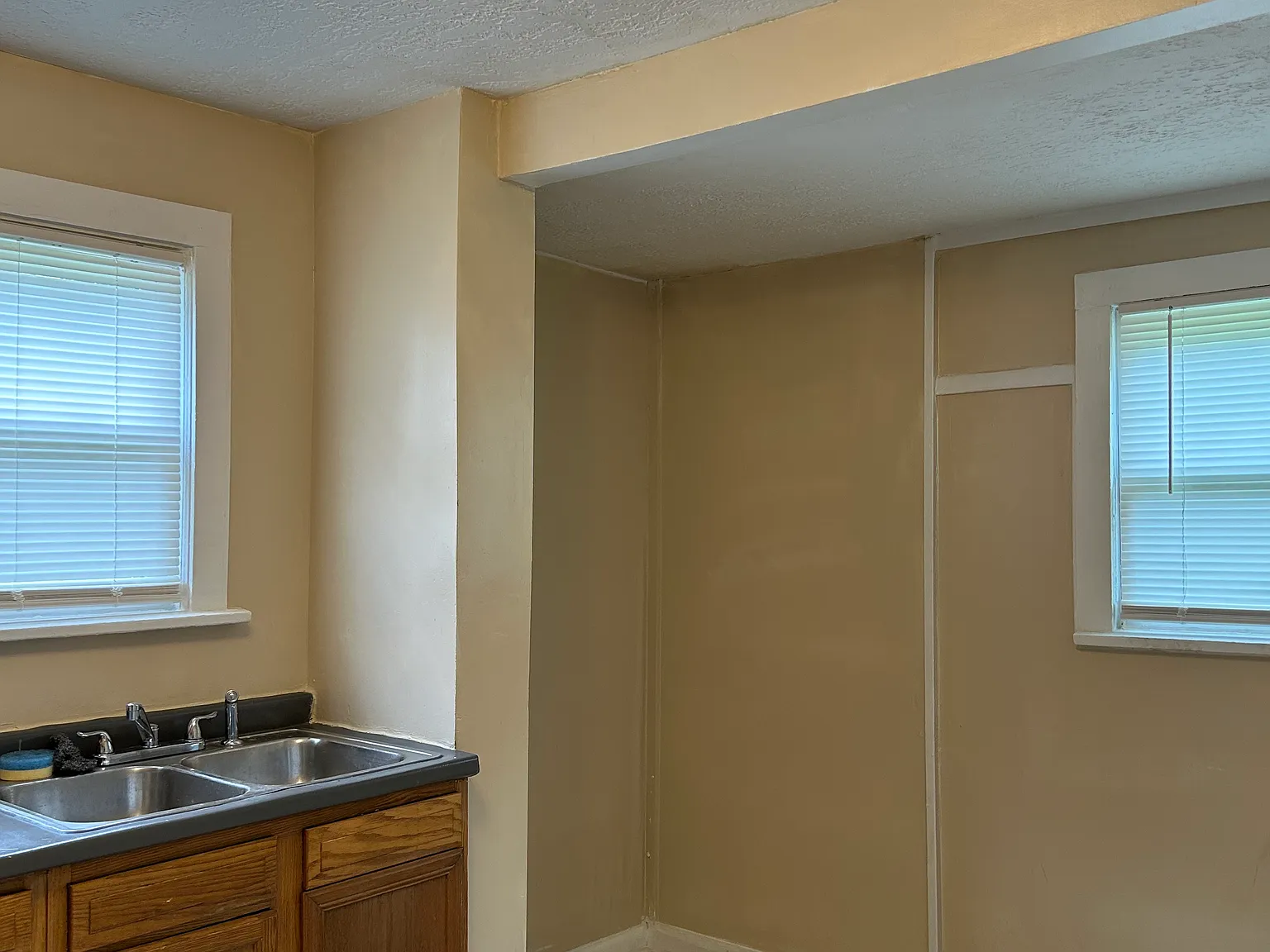 4 bed, 1192 sqft, $1,200 — Photo 2