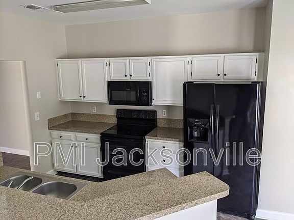 3rd image of 903 Majestic Cypress Dr N