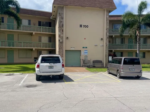 700 Village Green Court #102, Palm Springs, FL 33461