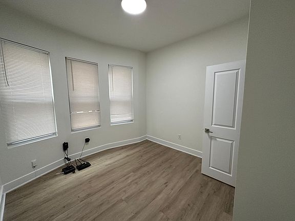3rd image of 5310 Spruce St #1