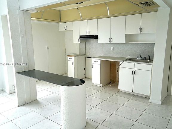 4th image of 1455 West Ave APT 702