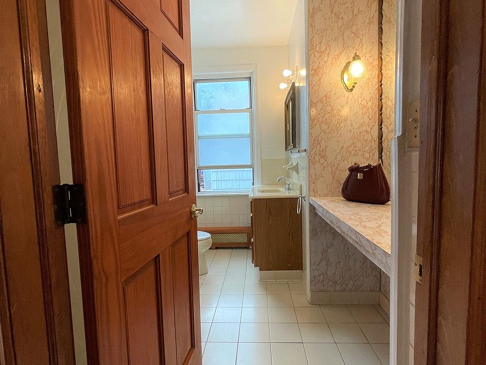2nd image of 21 Leonard Pl #1