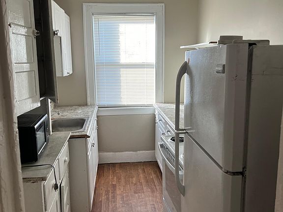 3rd image of 10462 American Ave #10462