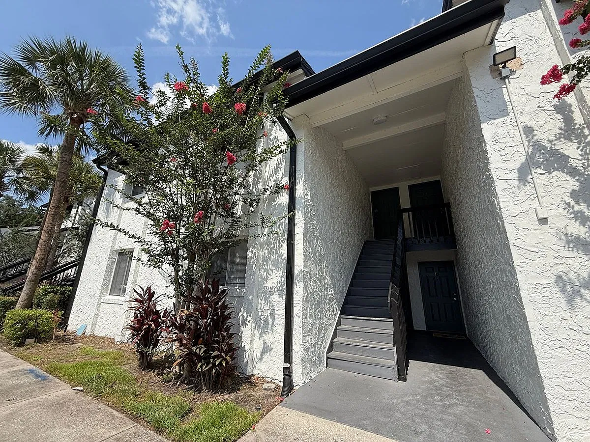 4207 S. Semoran Blvd #9 — Photo 1