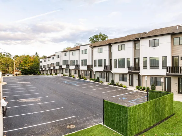 17 Union Rd 211, Spring Valley, NY 10977