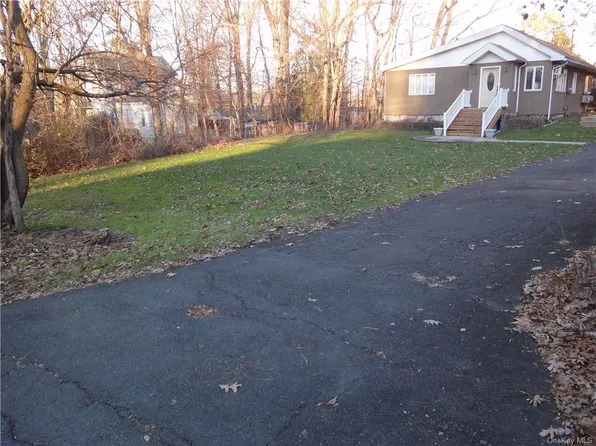 14 Forest Glen Rd, Valley Cottage, NY 10989