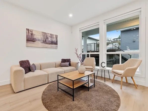 16693 16th Ave #102, Surrey, BC V4A 1M7