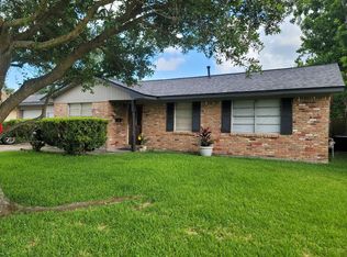129 Mulberry St, Lake Jackson, TX 77566