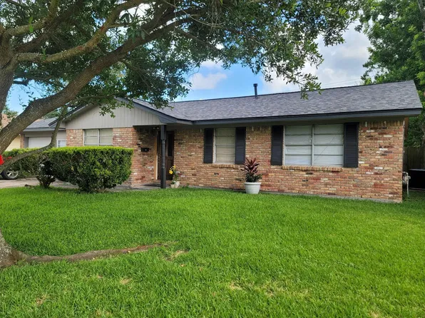 129 Mulberry St, Lake Jackson, TX 77566