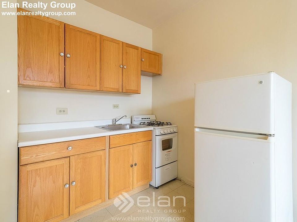 2nd image of 1050 W George St APT 114