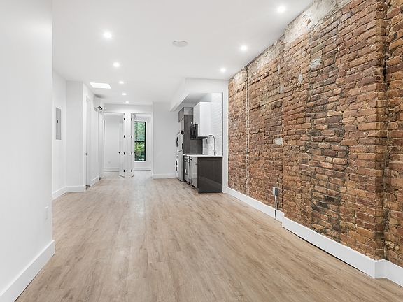 3rd image of 302 5th St APT 3
