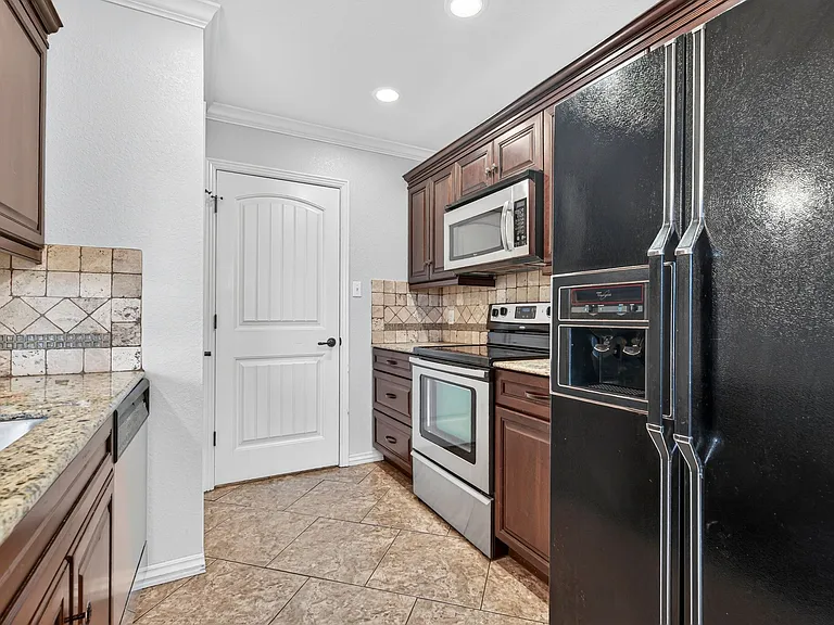 2701 Dyllan Ct — Photo 9