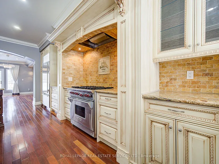 115 Saint Lawrence Dr — Photo 11