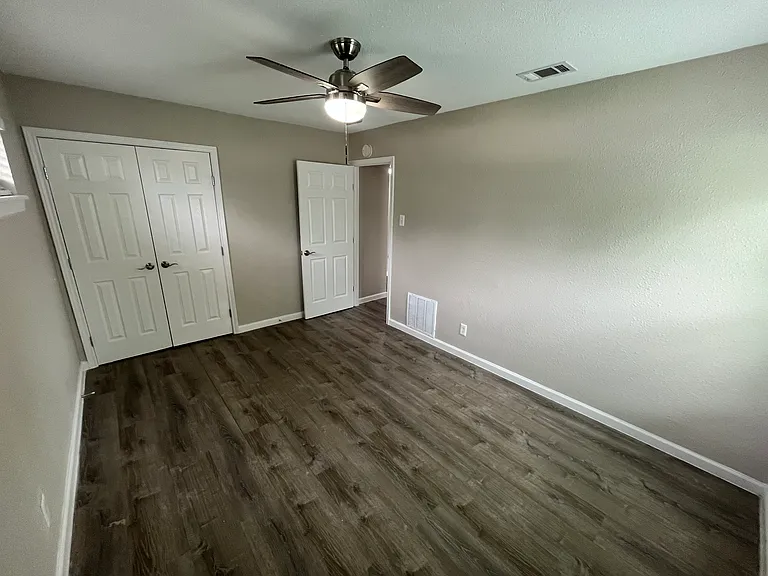 112 Derby Ln — Photo 16