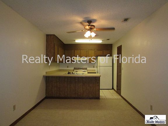 4th image of 3398 Green Briar Cir APT A
