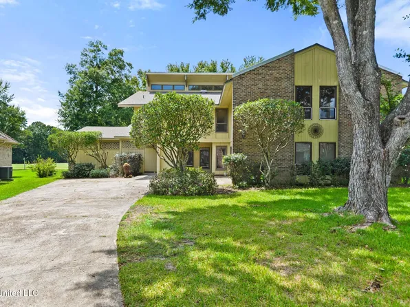 687 Oahu St, Diamondhead, MS 39525