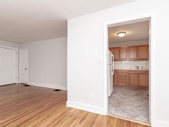 2nd image of 820 Westover Hills Blvd