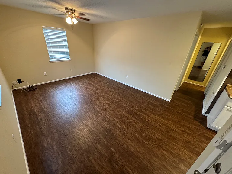 1010 Rockmoor #2 — Photo 3