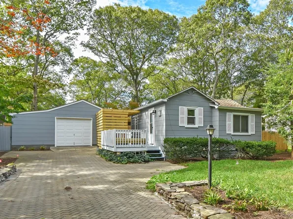 31 East St, Riverhead, NY 11901