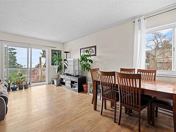 3rd image of 1351 Esquimalt Rd #308